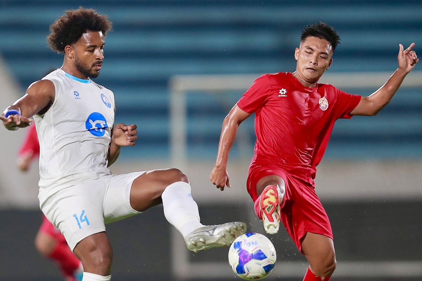 Xuân Son trở lại sau 10 tháng chấn thương