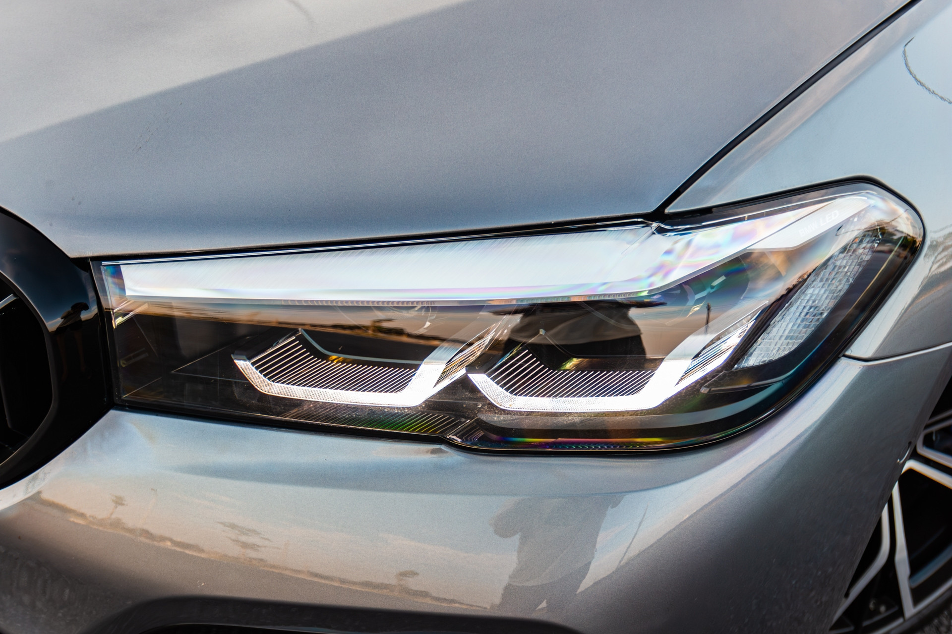 10 mẫu xe được đánh giá trang bị đèn pha chiếu sáng tốt và an toàn nhất