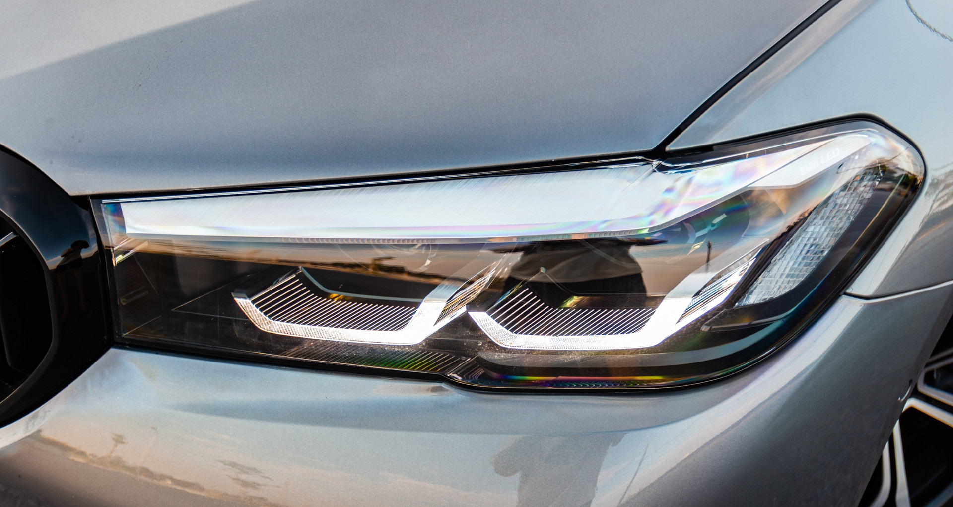 10 mẫu xe được đánh giá trang bị đèn pha chiếu sáng tốt và an toàn nhất