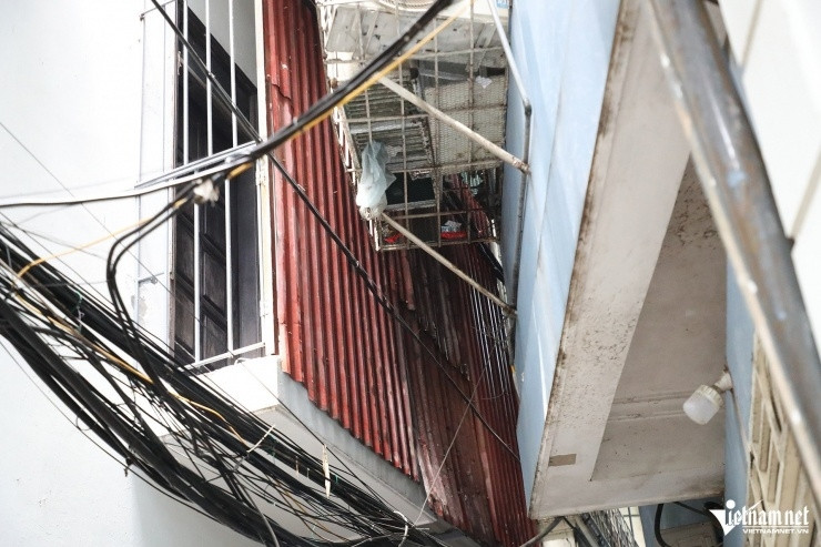 Bản tin sáng 12/10: Vụ cháy 5 người chết ở Hà Nội: Ám ảnh 'chuồng cọp' quây kín