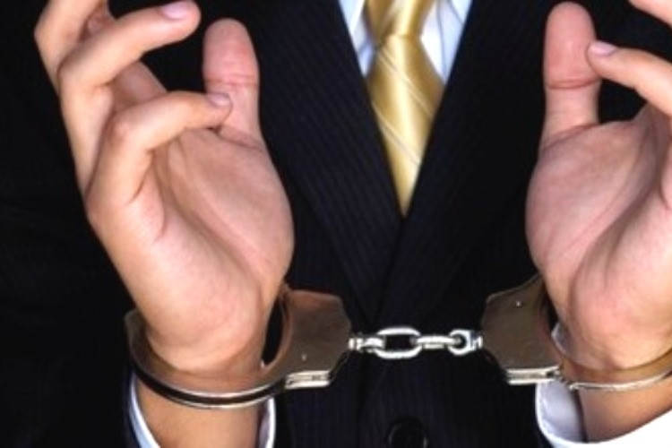 Bị tuyên án 12 tháng tù cho hưởng án treo có được quản lý doanh nghiệp?