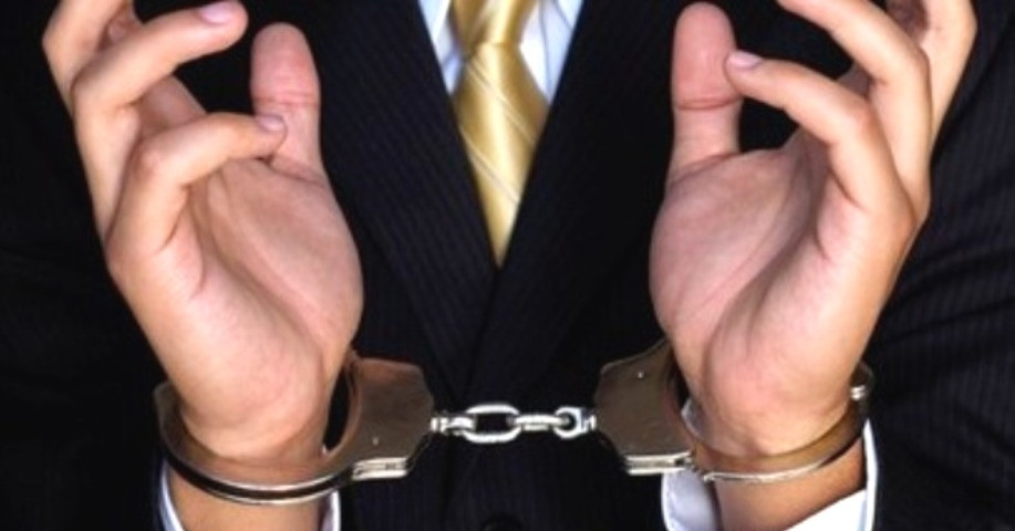 Bị tuyên án 12 tháng tù cho hưởng án treo có được quản lý doanh nghiệp?