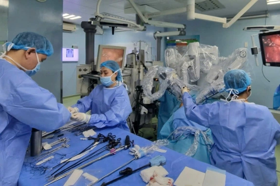 Ca mổ kéo dài 8 giờ cứu người đàn ông bị ung thư thận