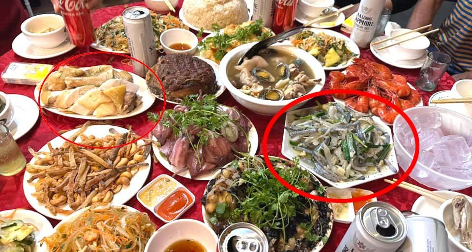 Gắp cho thông gia giàu miếng thịt gà, người phụ nữ ngượng chín mặt vì thái độ