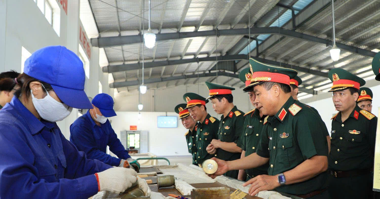 Khắc phục hậu quả mưa bão tại các kho của Cục Quân khí, Cục Xăng dầu