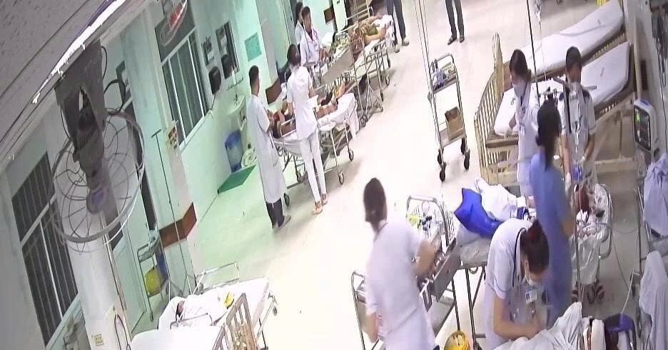 Kích hoạt báo động đỏ cấp cứu 7 người trong 2 gia đình bị tai nạn nghiêm trọng