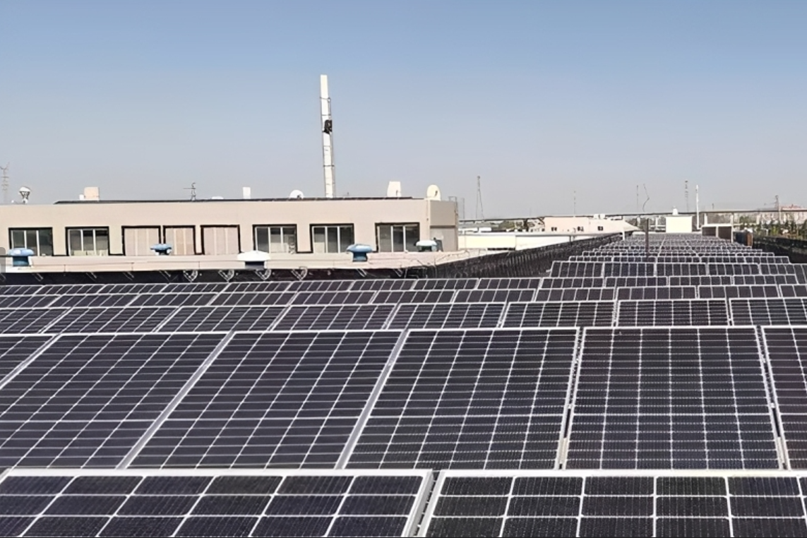 Lắp điện mặt trời mái nhà, Trung Quốc biến mọi công trình thành trạm phát điện