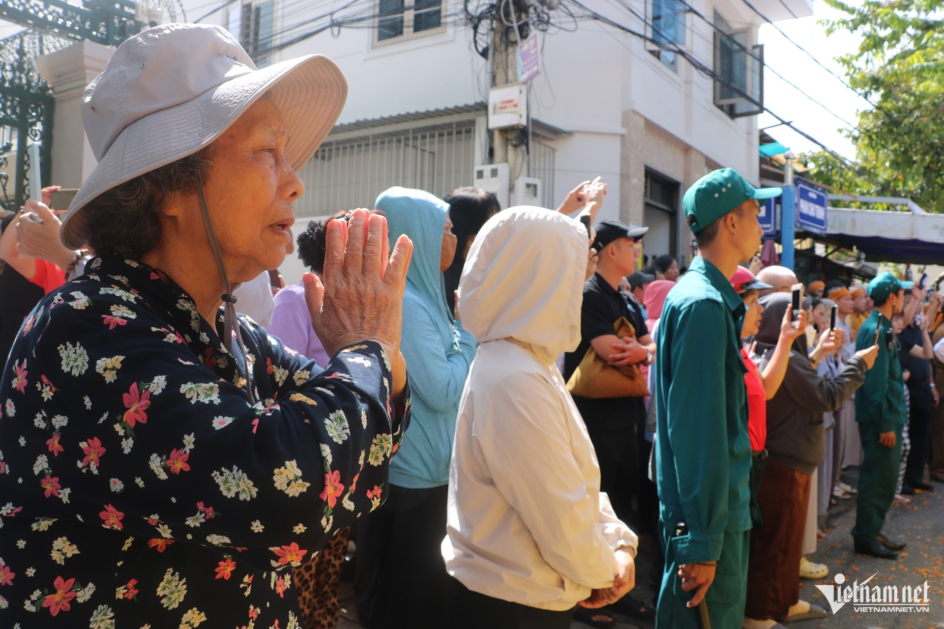 W-Hàng nghìn tăng ni, phật tử viếng Trưởng lão Hòa thượng Thích Trí Tịnh nhập bảo tháp 3.JPG.jpg