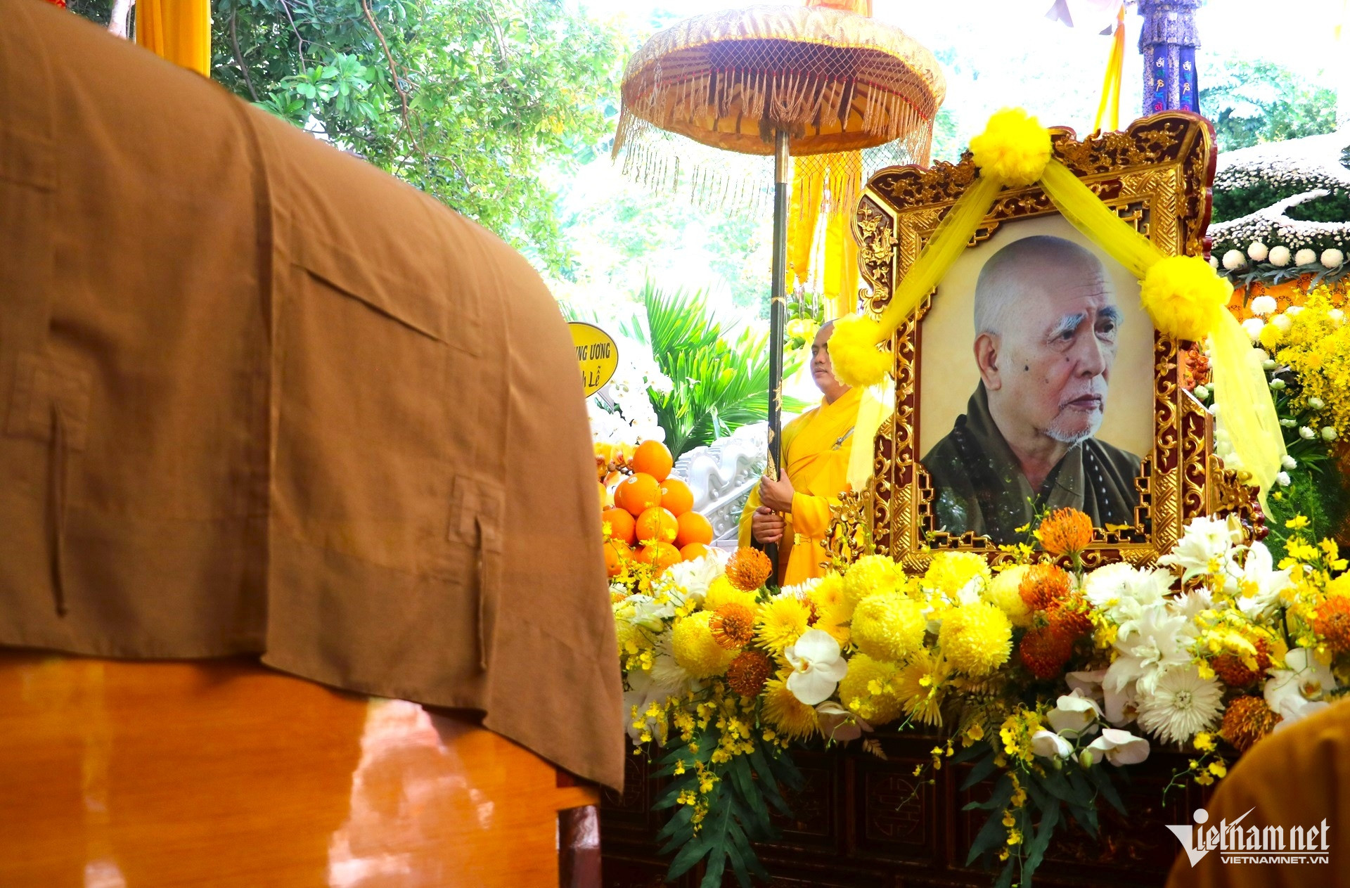 W-Hàng nghìn tăng ni, phật tử viếng Trưởng lão Hòa thượng Thích Trí Tịnh nhập bảo tháp 6.JPG.jpg