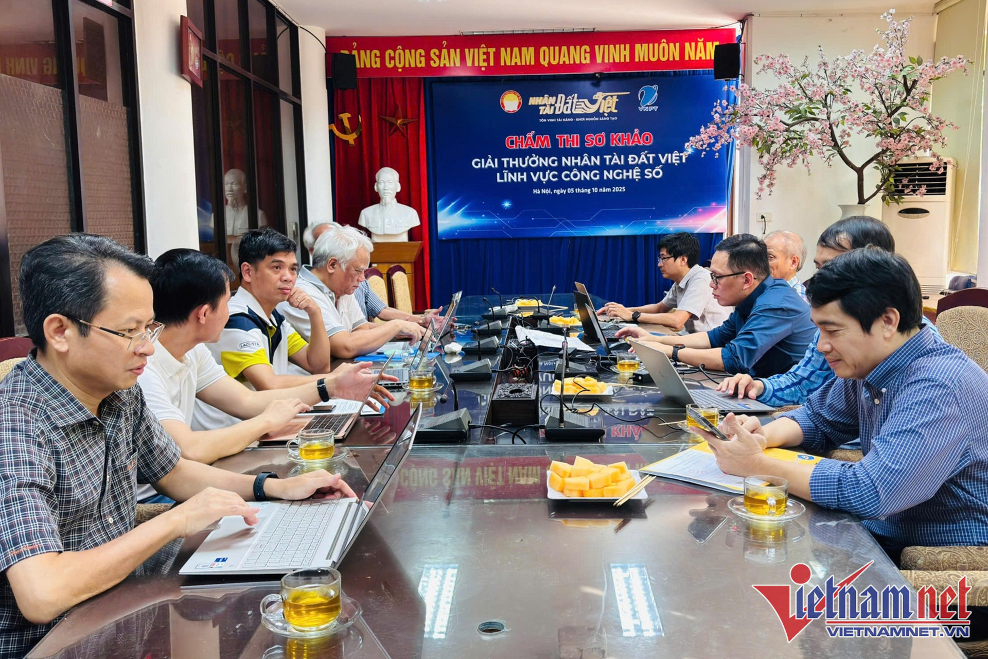 W-nhan tai dat Viet 2025 0.jpg