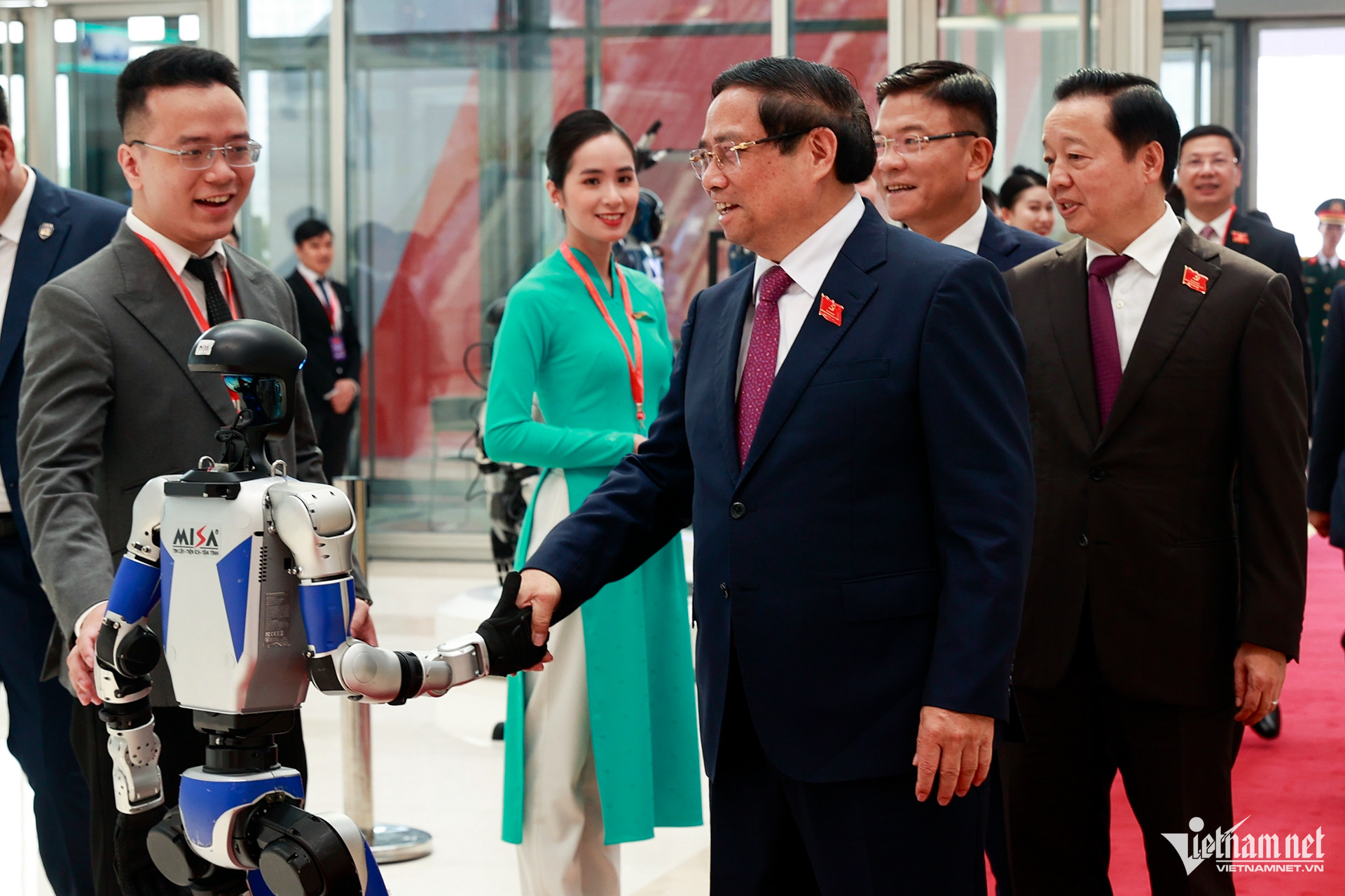 W-thủ tướng.jpg