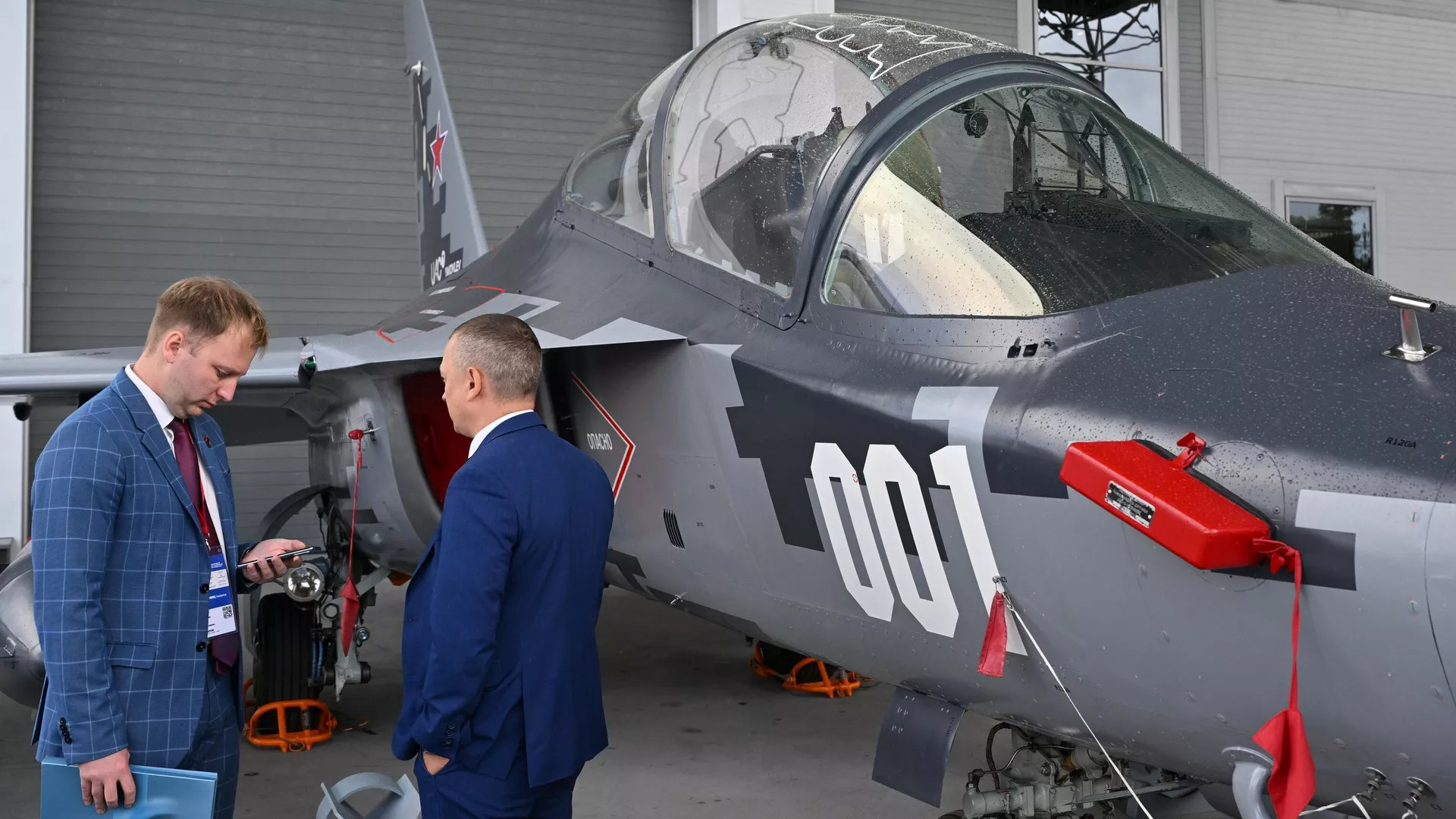 Yak 130M RIA.jpg