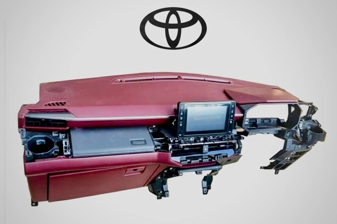 2025 10 2026 toyota hilux dash 1.webp