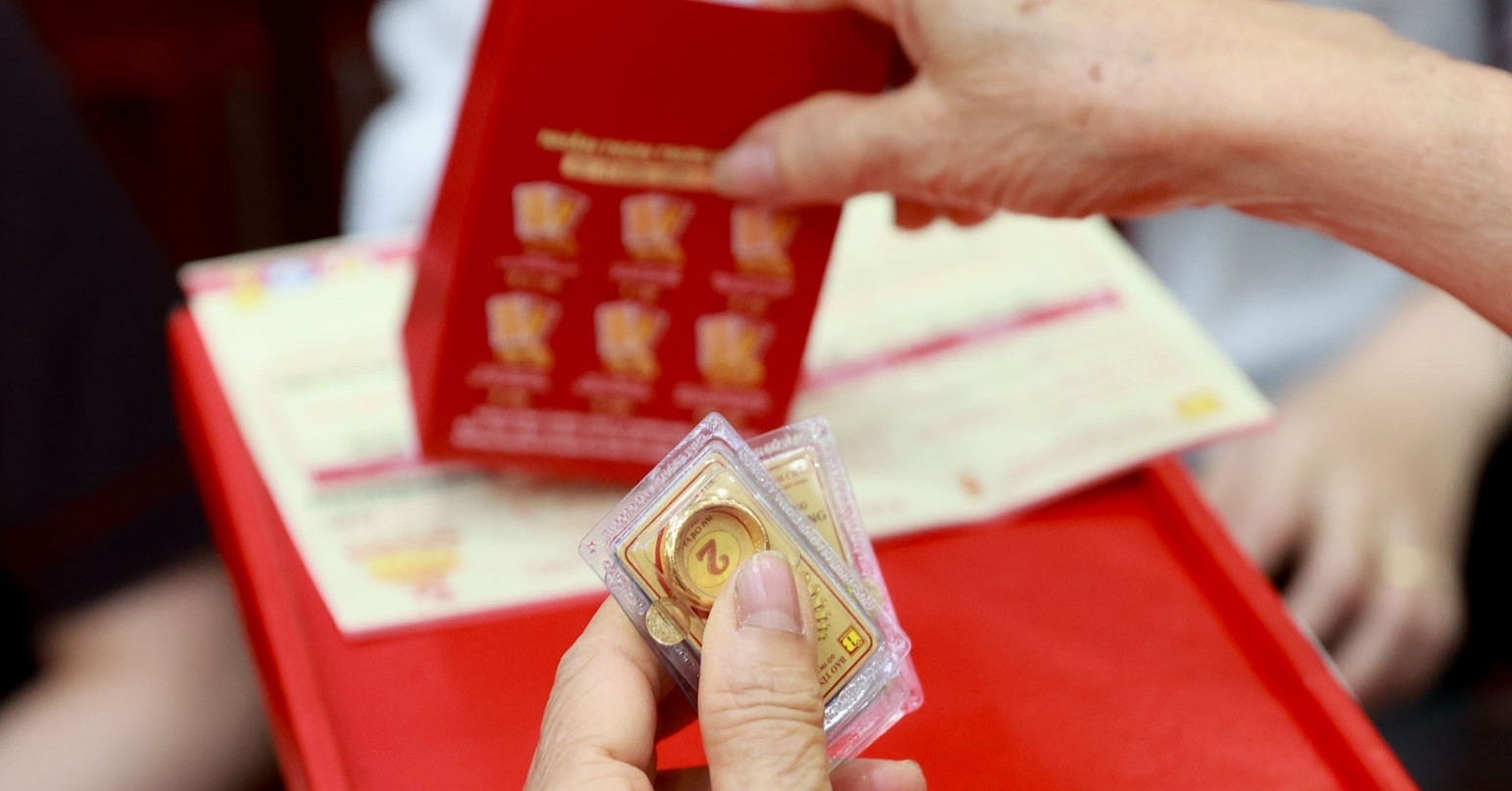 Giá vàng hôm nay 14/10/2025 vẫn leo thang trước bất ổn toàn cầu