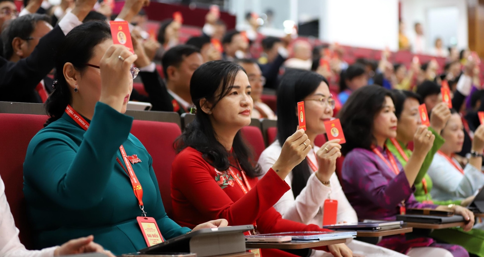 Các đại biểu nói gì về kỳ đại hội không giấy tờ của TPHCM?