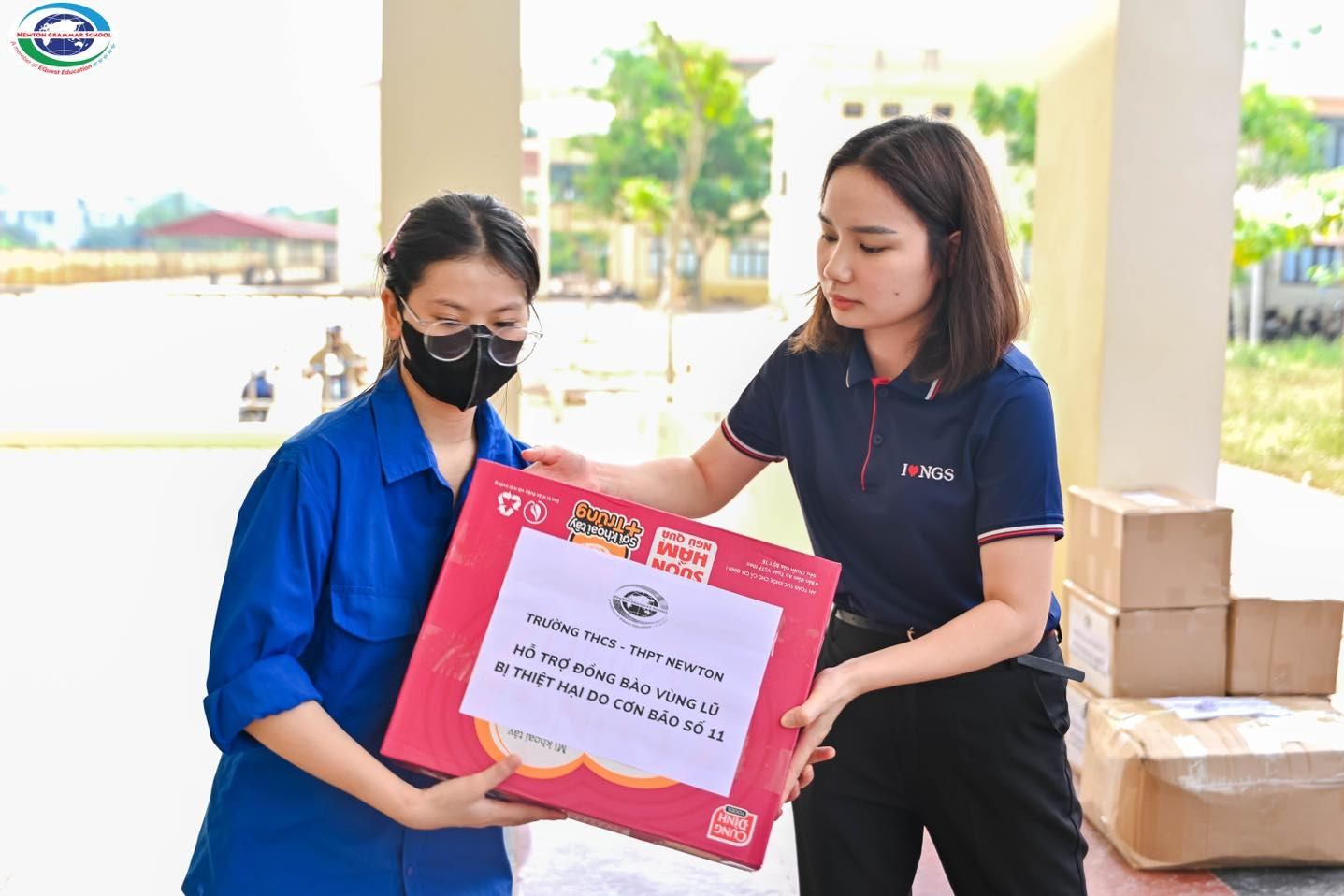 Chuyến xe yêu thương từ trường Newton: Gửi trọn tình yêu đến học sinh vùng bão