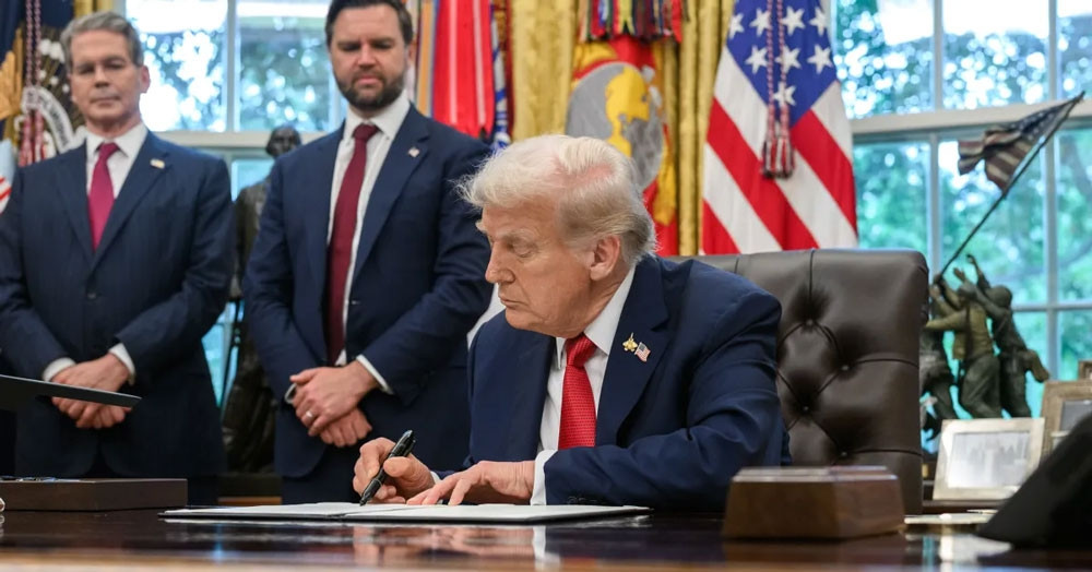 Giá vàng tăng vọt, chứng khoán Trung Quốc giảm mạnh dù ông Trump có động thái mới