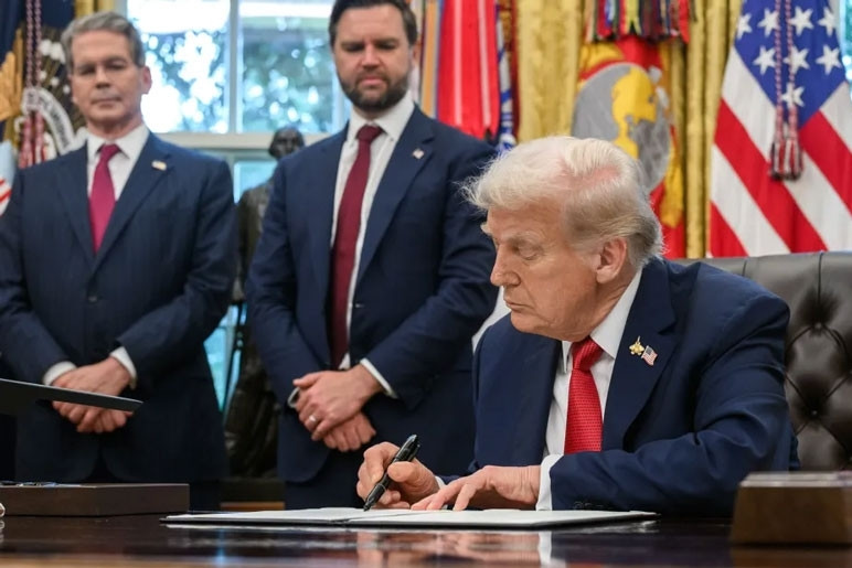 Giá vàng tăng vọt, chứng khoán Trung Quốc giảm mạnh dù ông Trump có động thái mới