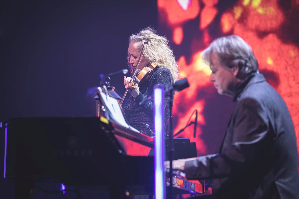 Hai nghệ sĩ 30 năm bền bỉ mang âm nhạc 'chữa lành' cho hàng triệu người