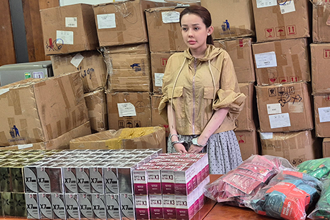 Hình ảnh Ngân 98 cùng kho hàng thời điểm bị bắt tạm giam