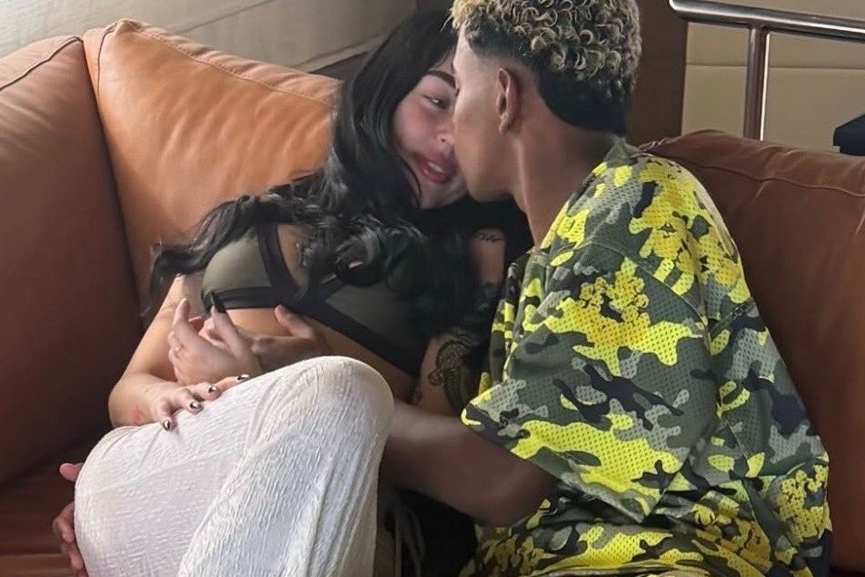 Lamine Yamal khoe ảnh hôn đắm đuối bạn gái rapper