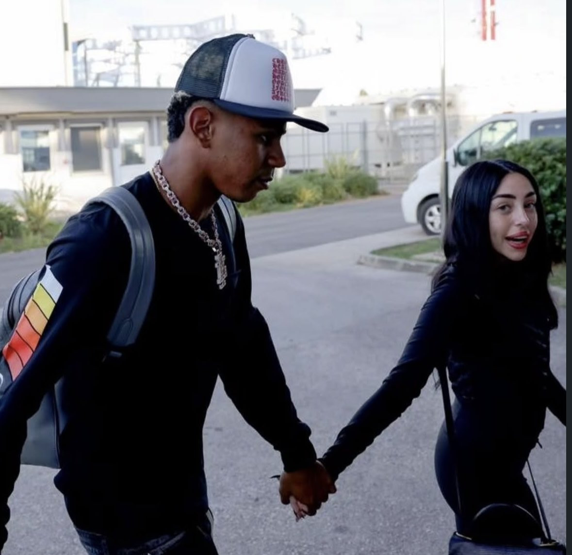 Lamine Yamal khoe ảnh hôn đắm đuối bạn gái rapper