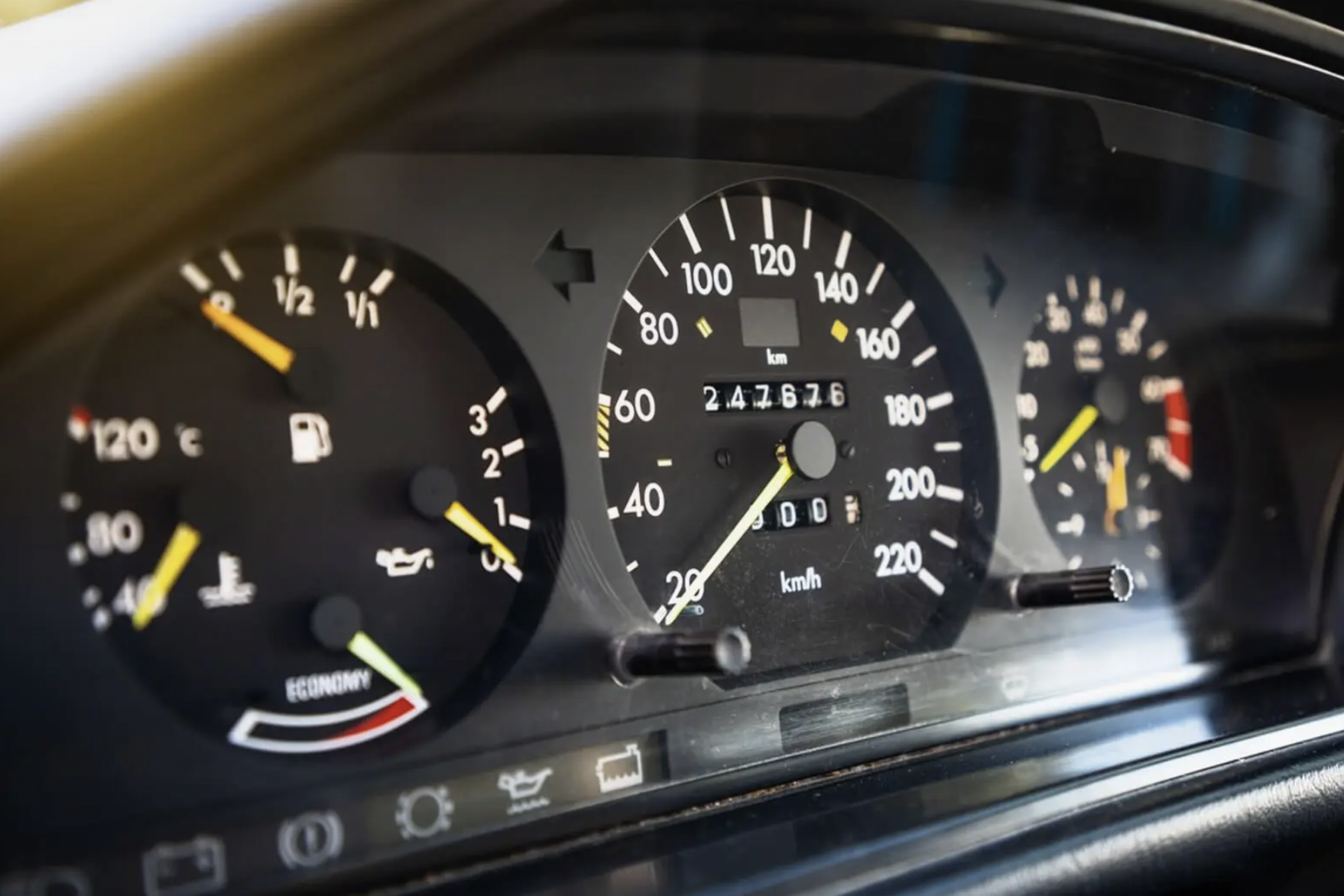 Mua xe cũ đã chạy nhiều, 5 điều cần làm trước khi xuống tiền