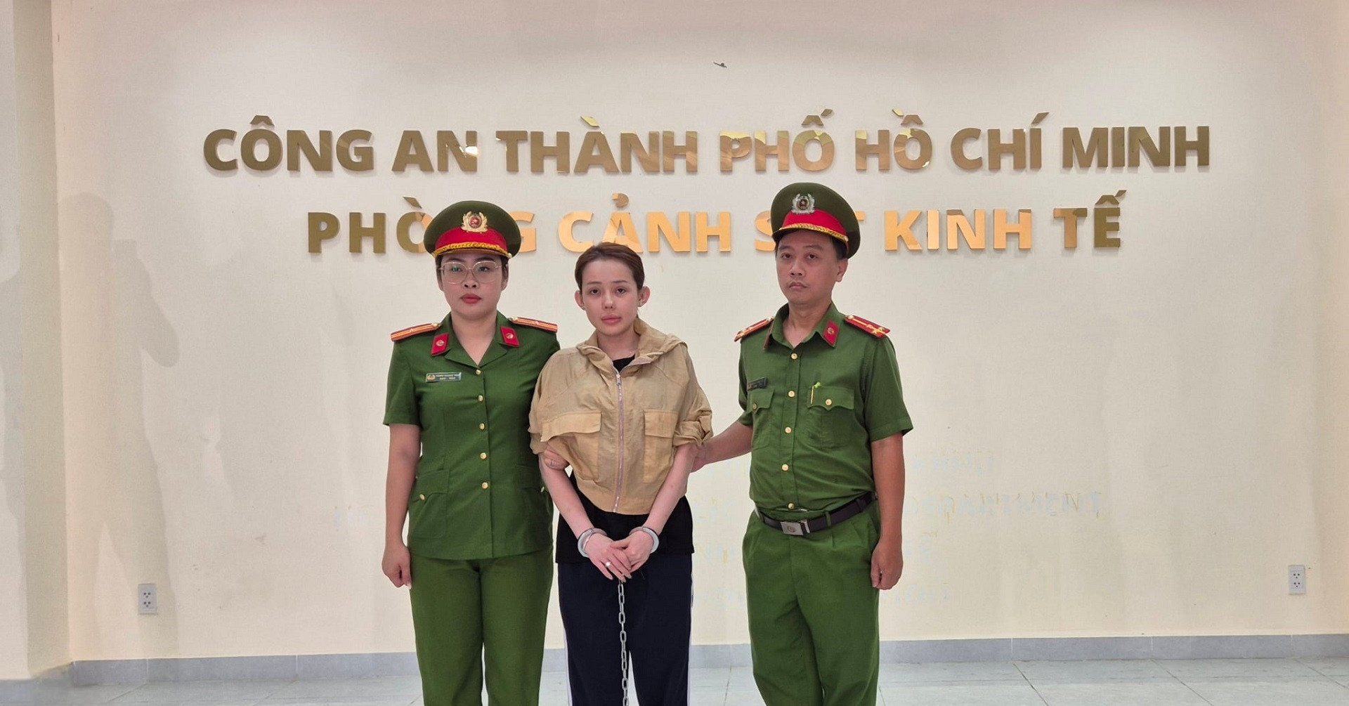 Ngân 98 bị bắt tạm giam