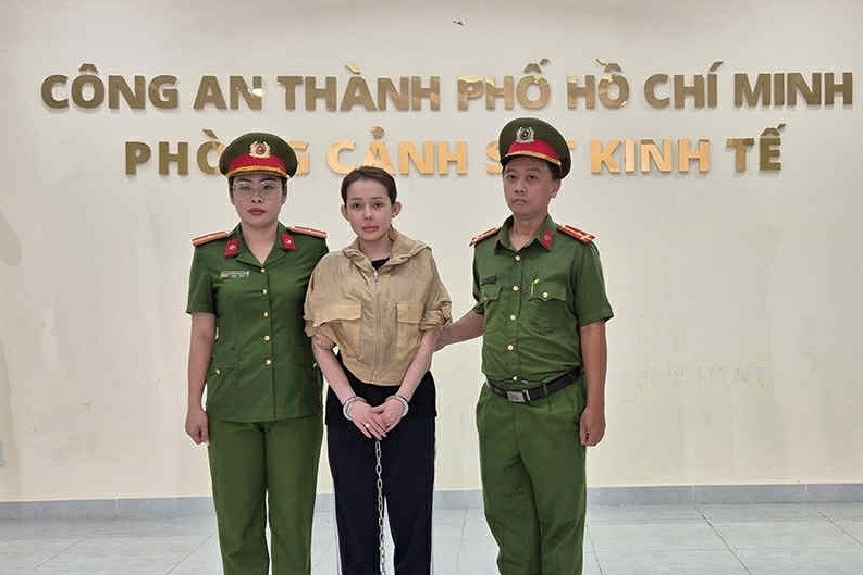 Ngân 98 bị bắt và chuyện biến công chúng thành ‘con mồi’ của người nổi tiếng