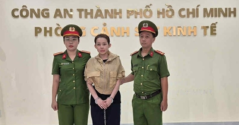 Ngân 98 bị bắt và chuyện biến công chúng thành ‘con mồi’ của người nổi tiếng