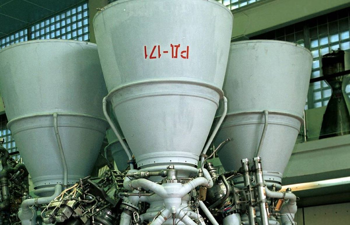 Tên lửa Soyuz 5, động cơ RD 171MV.jpg