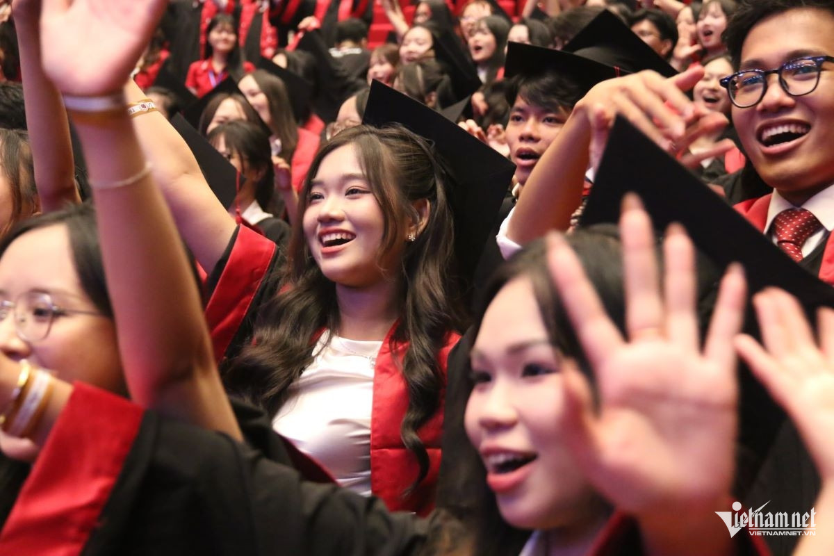 W-cu nhan dai hoc.jpg