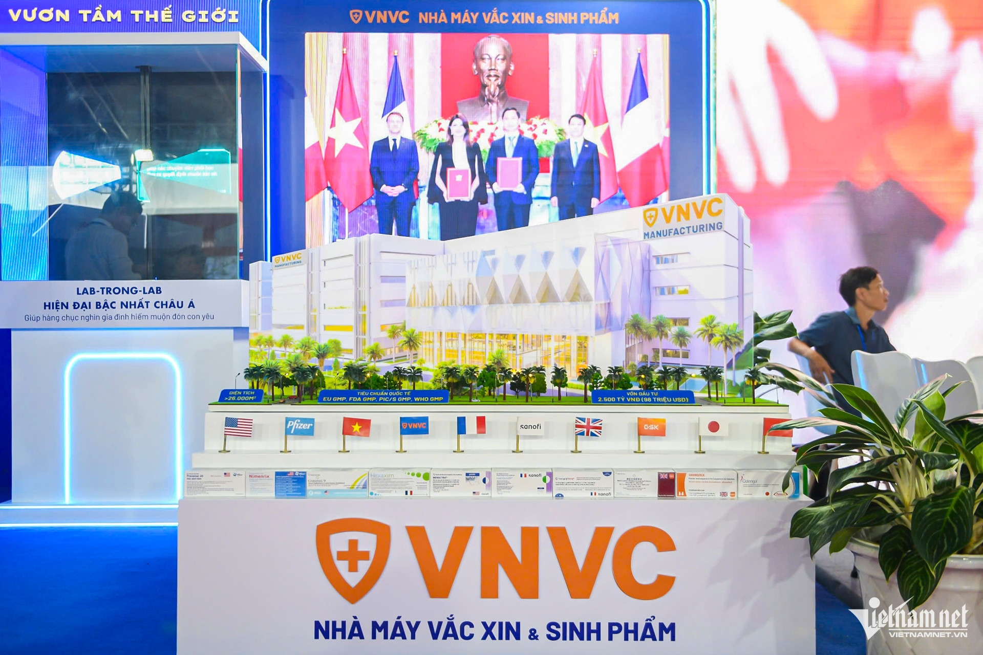 W-triển lãm công nghệ 12.jpg