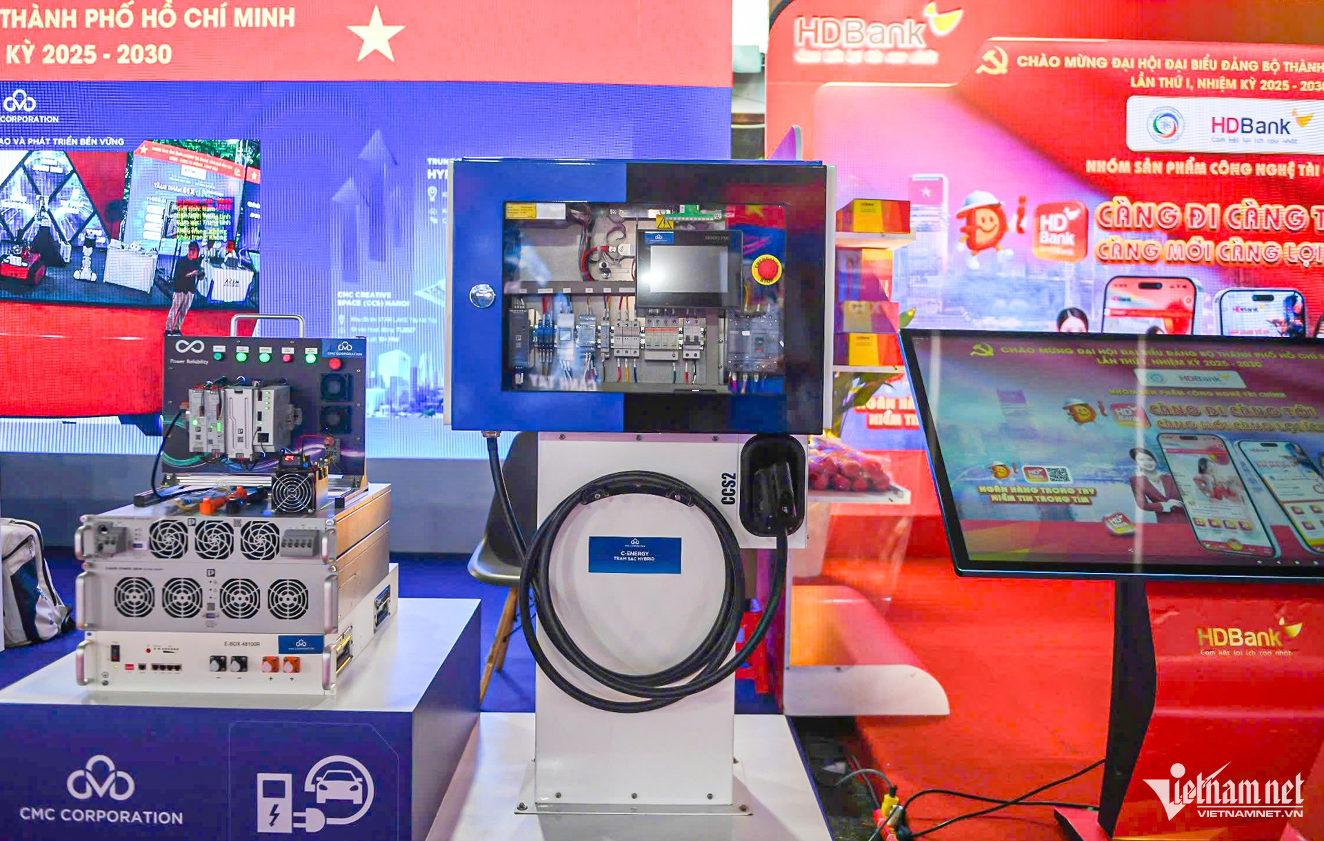 W-triển lãm công nghệ 3.jpg