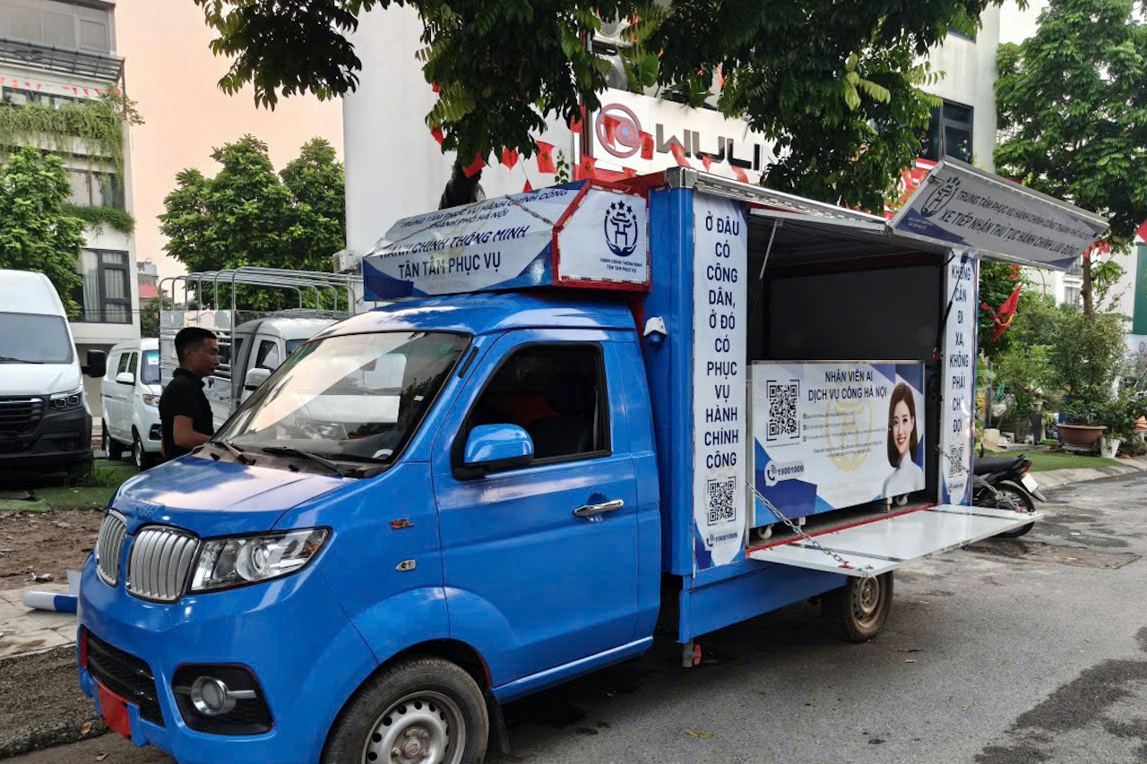 Xe lưu động làm thủ tục hành chính ở Hà Nội: Nộp hồ sơ đất đai ngay đầu ngõ