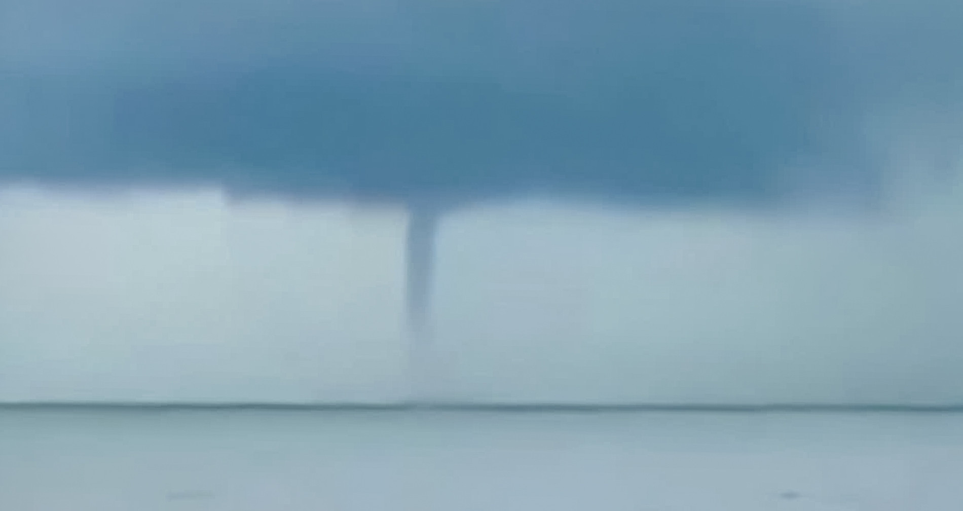 Xuất hiện vòi rồng trên vùng biển Ninh Bình