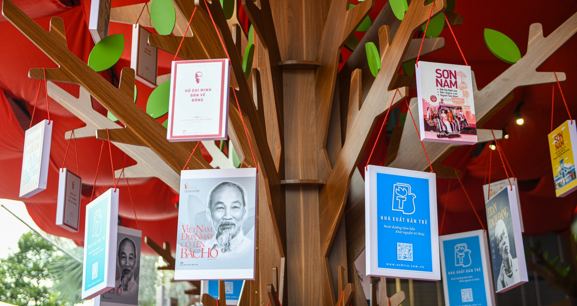 Ấn tượng không gian triển lãm Báo chí - Xuất bản tại Đại hội Đảng bộ TPHCM