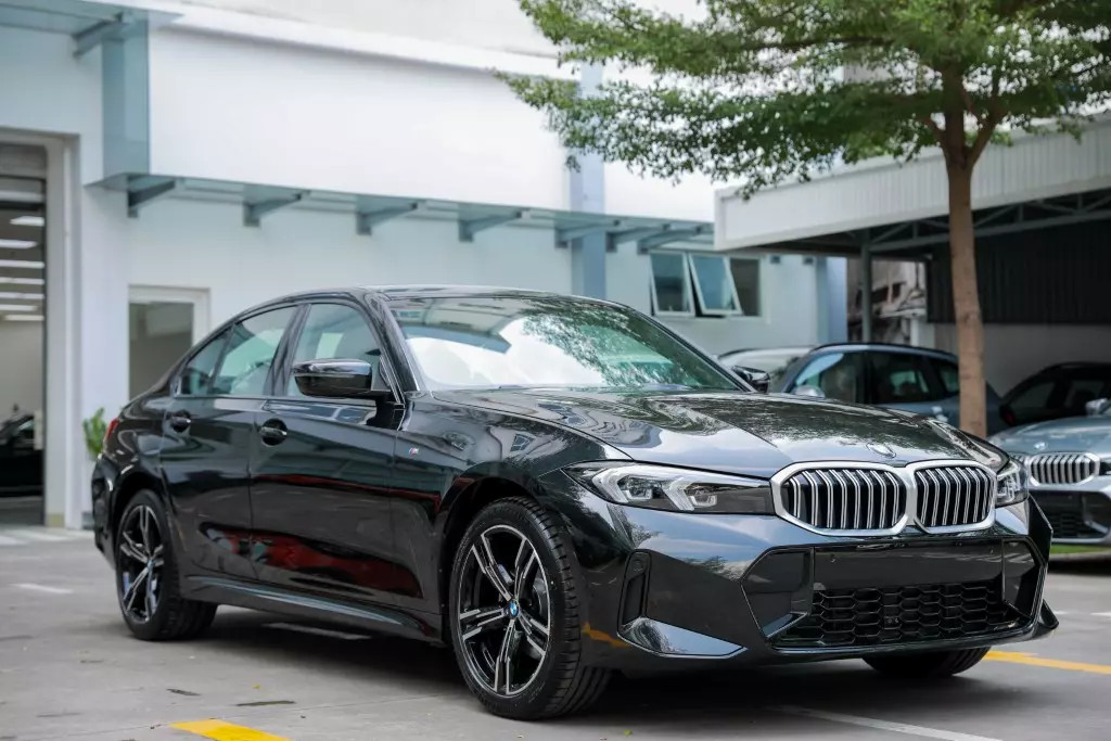 bmw 320i lci m sport 2023 b2d0.webp