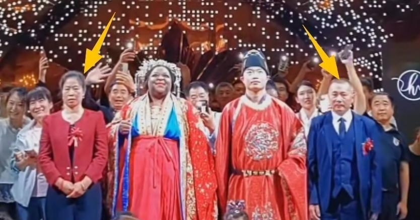 Con trai 27 tuổi lấy vợ da màu U50, phản ứng của bố mẹ gây chú ý