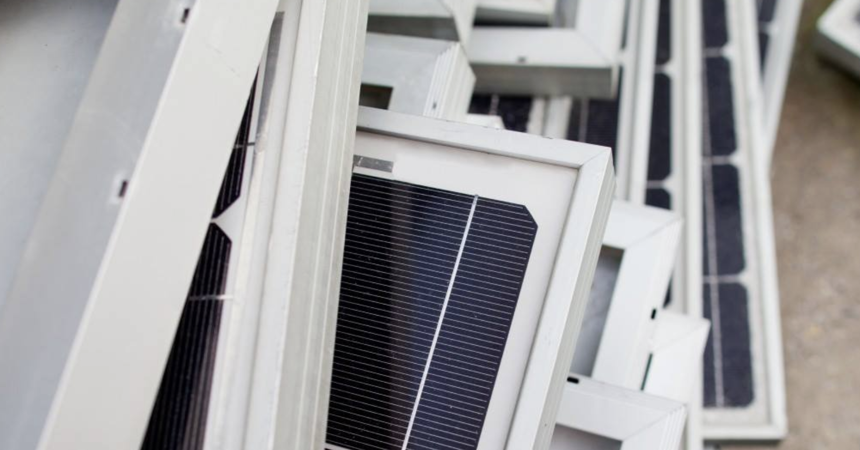 Hàng chục triệu tấm pin mặt trời hết hạn bị vứt bỏ, báo động ô nhiễm môi trường