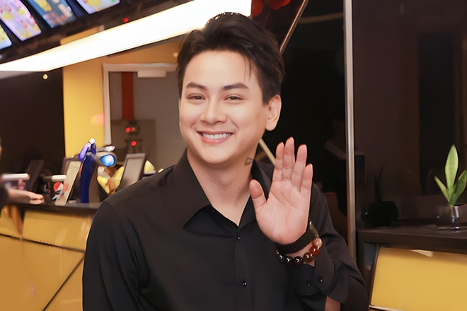 Hoài Lâm giảm 10kg và xóa hình xăm, Vân Trang tiết lộ cảnh 'nóng' cùng Huỳnh Đông