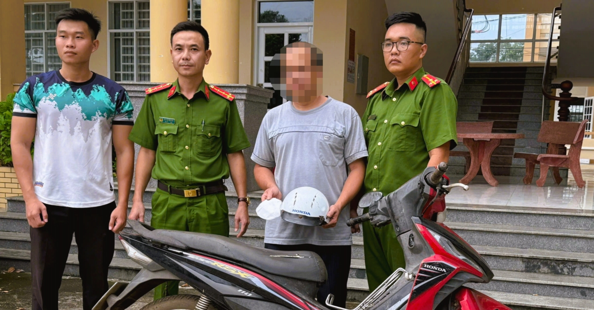 Lộ diện nghi phạm giật 40 tờ vé số khiến người đàn ông hốt hoảng chạy bộ đuổi theo xe