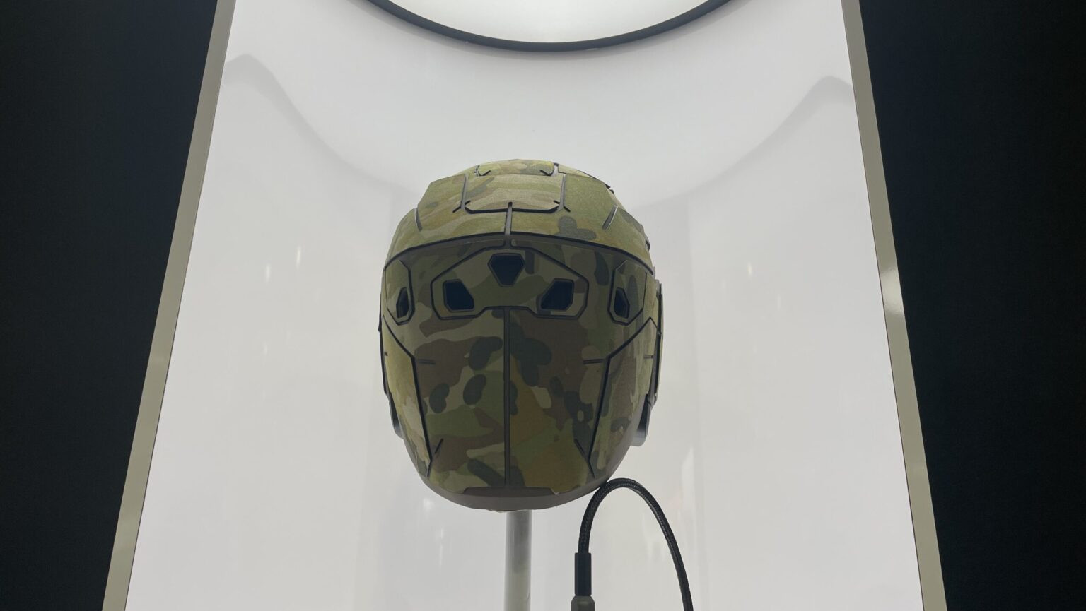 Mũ chiến đấu EagleEye AI, phân tích thời gian thực, làm sôi động giới quân sự 5 mũ chiến đấu EagleEye.jpg