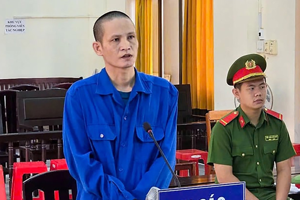 Sau chầu nhậu, gã đàn ông vác dao truy sát 2 người nhà vợ