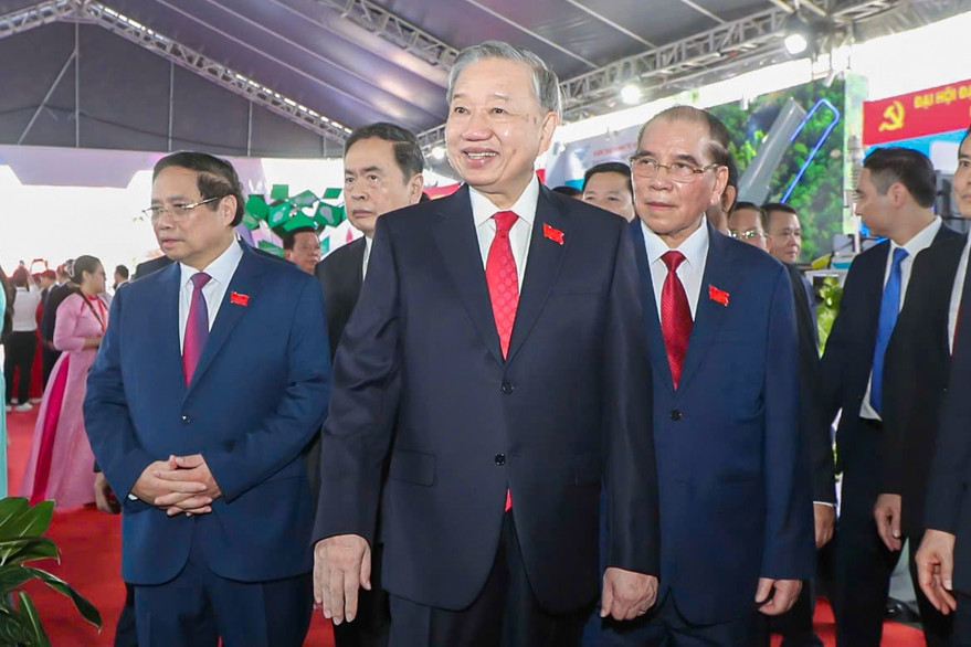 Tổng Bí thư Tô Lâm tham quan triển lãm tại Đại hội Đảng bộ TPHCM