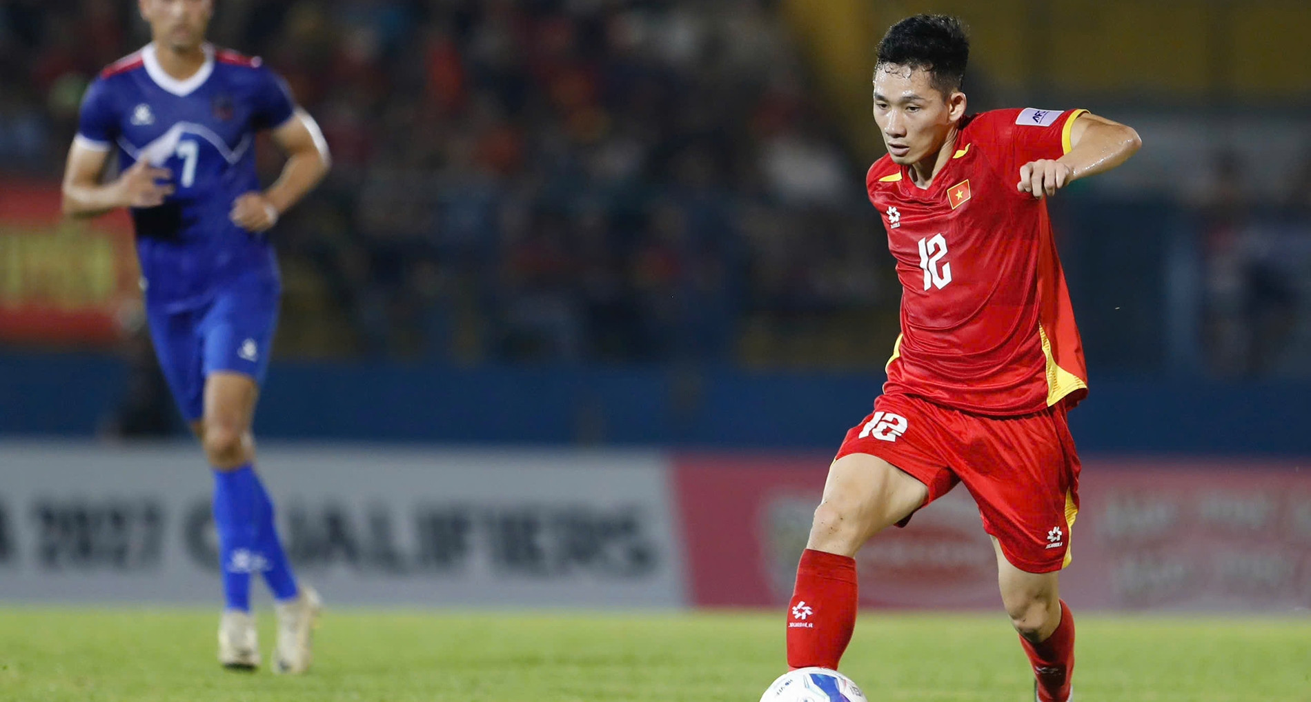 Trực tiếp bóng đá Việt Nam vs Nepal: Hoãn 30 phút vì... &amp;apos;ông trời&amp;apos;