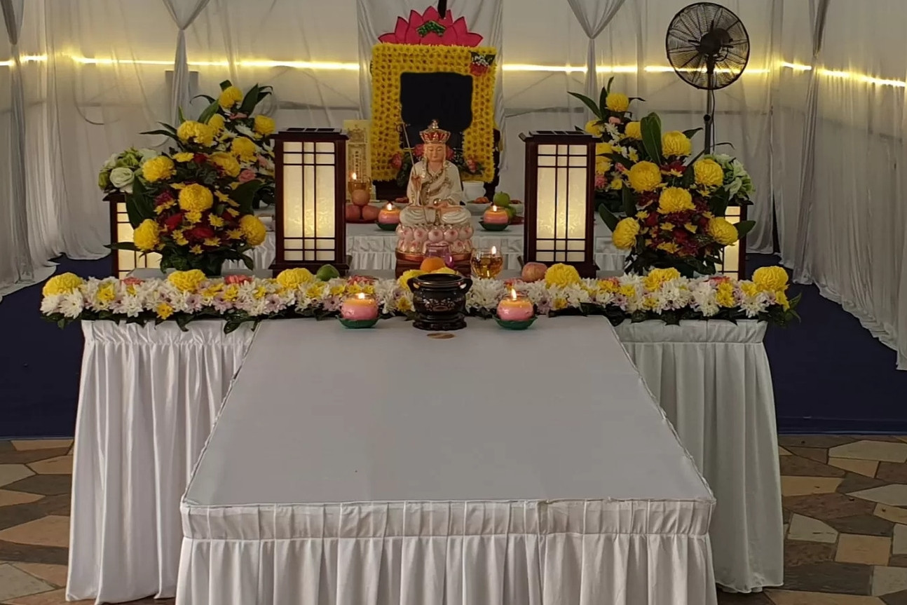 Từ điều bất thường trong tang lễ, vợ phát hiện bồ nhí 16 năm của chồng