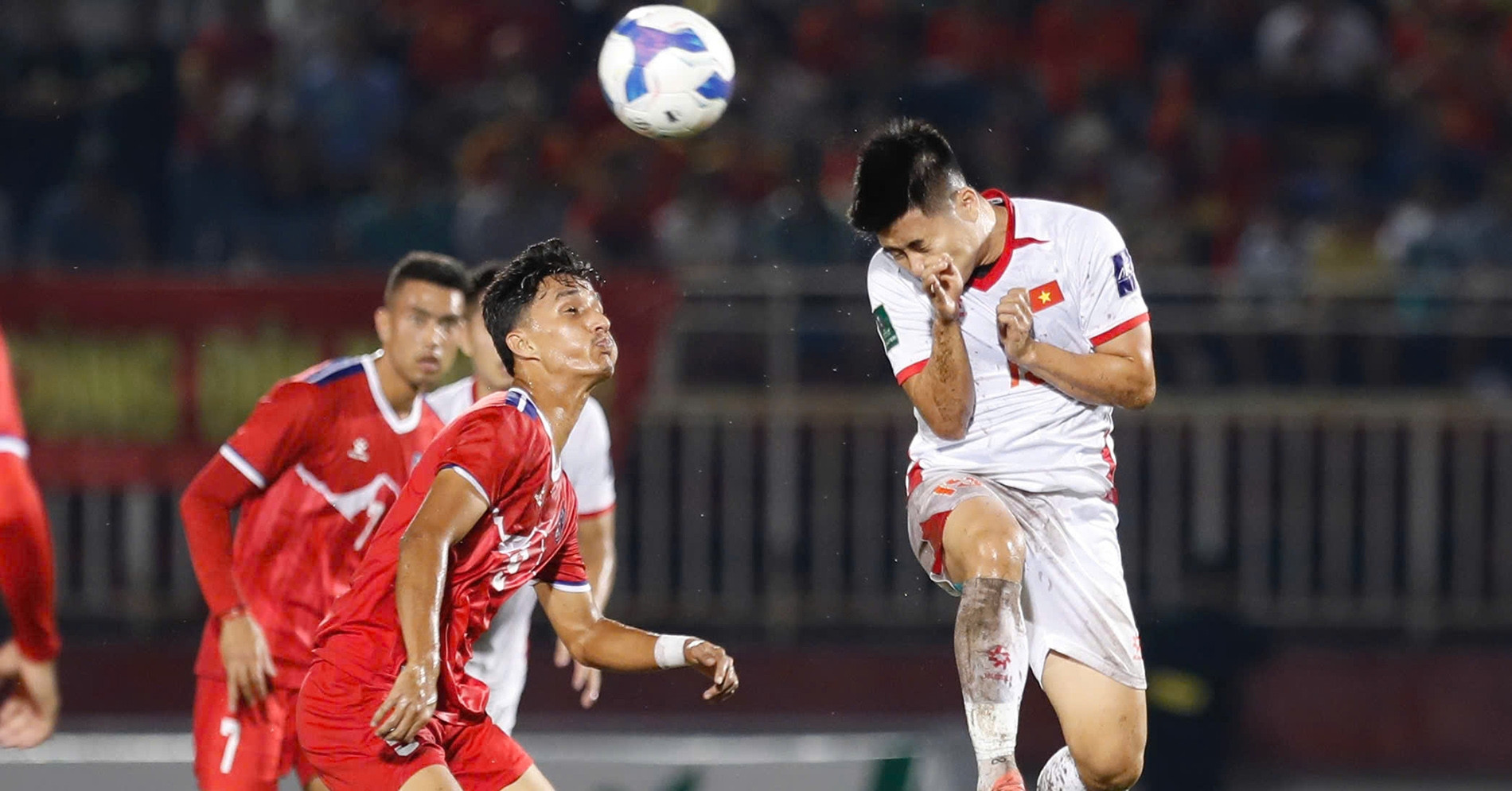 Tuyển Việt Nam hạ Nepal 1-0: Nỗi lòng người chi...
