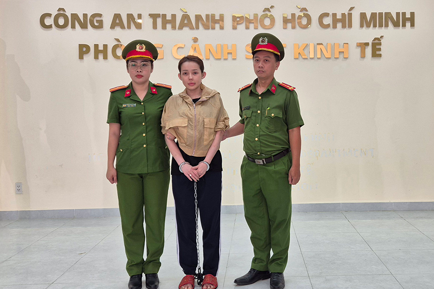 Vì sao Ngân 98 bị còng tay, chân khi bị khởi tố, bắt tạm giam?