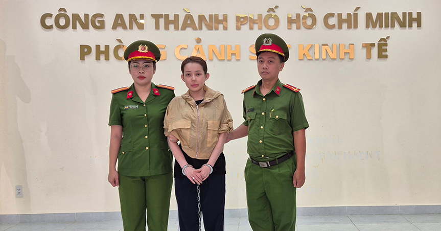 Vì sao Ngân 98 bị còng tay, chân khi bị khởi tố...